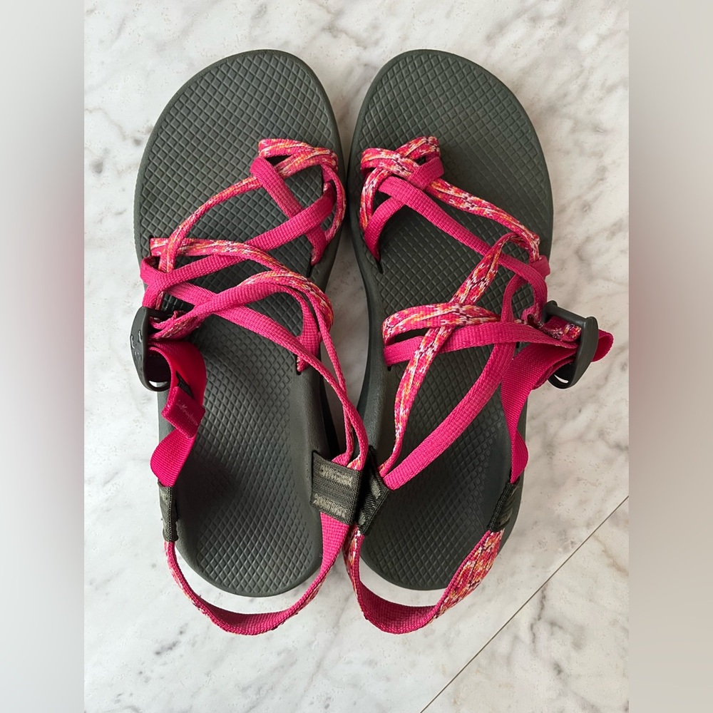 Women’s size 10 pink Chacos